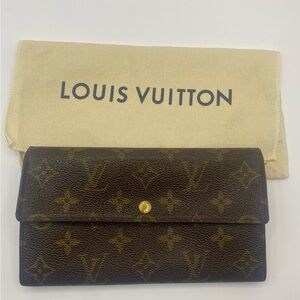Lv Sarah Long Wallet with dust bag  MB0021 EUC no peeling!